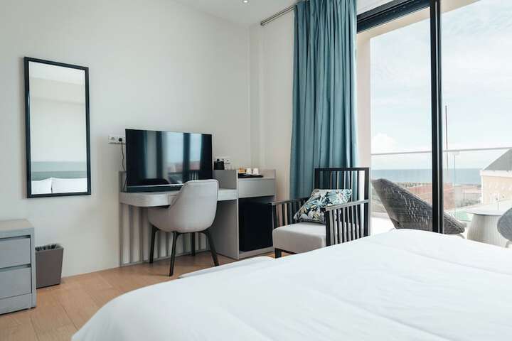 Room 15 of 103