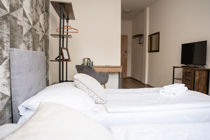 Room 40 of 106