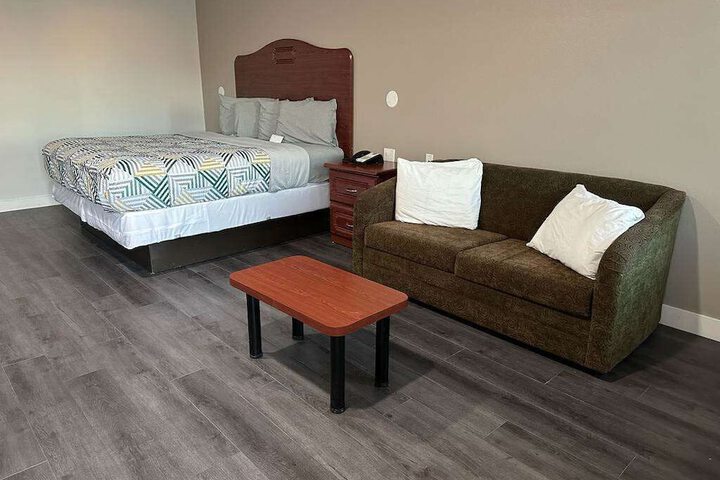 1 Queen Bed Refrigerator (25 of 26)