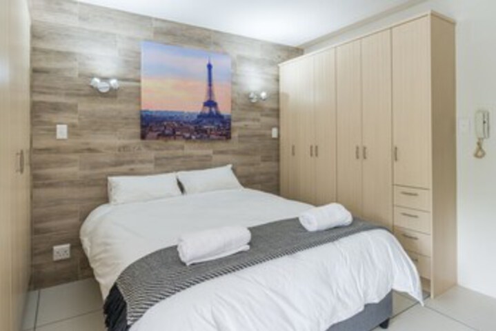Room 6 of 14