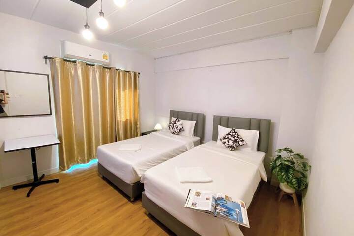 Room 9 of 20