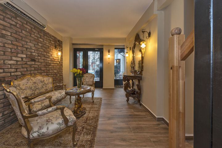 Entrance & Lobby