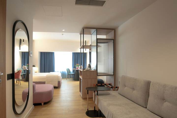 Room 60 of 146