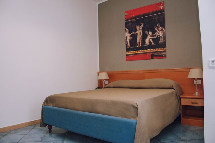Room 27 of 79