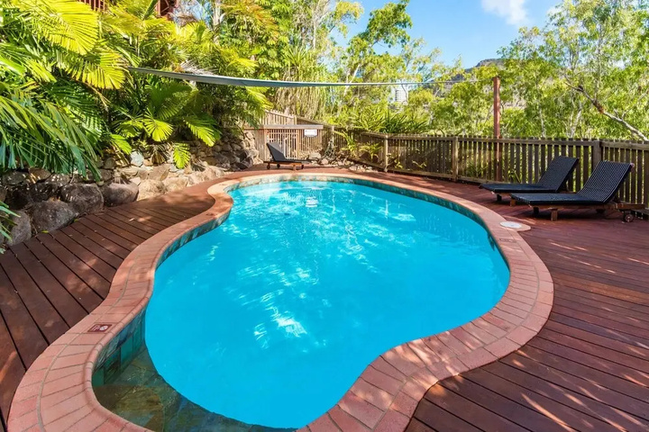 Pool 9 of 15