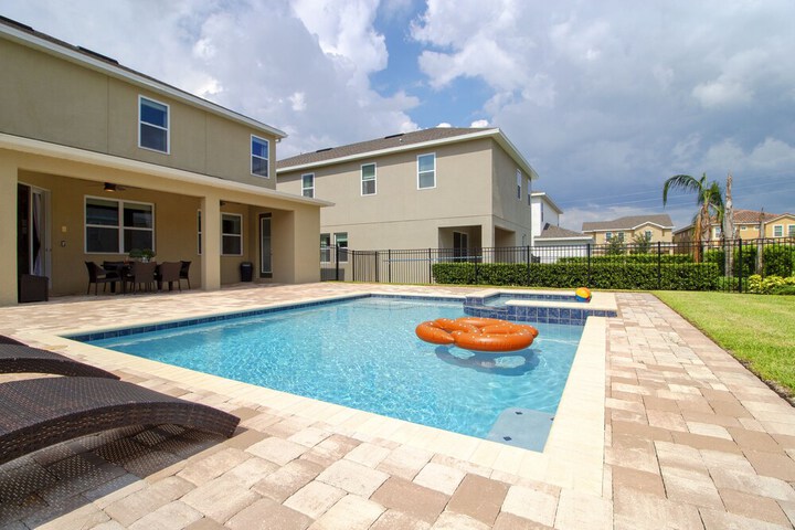 Pool 44 of 52