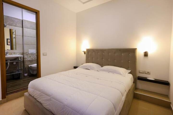 Room 12 of 114