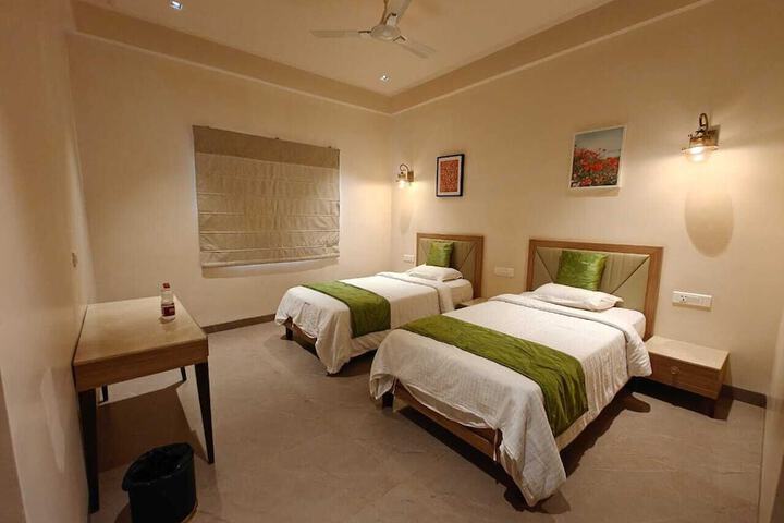 Room 3 of 27
