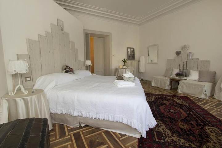 Room 8 of 47