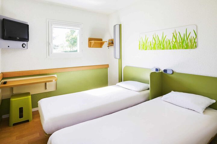 Room 9 of 31