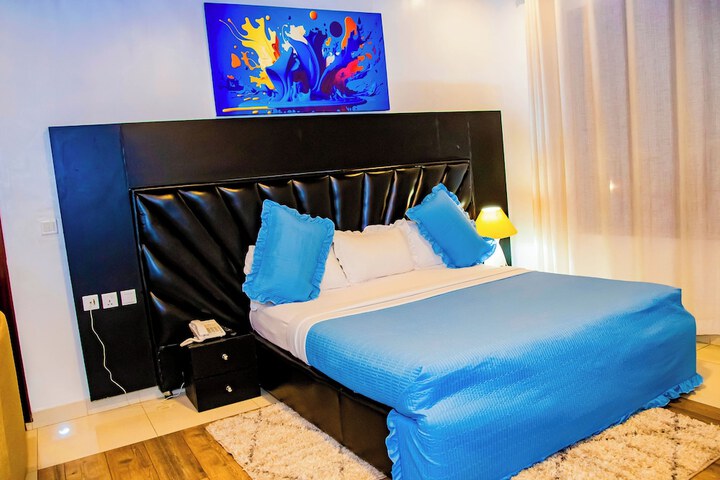 Room 2 of 60