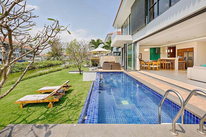 Pool 186 of 246