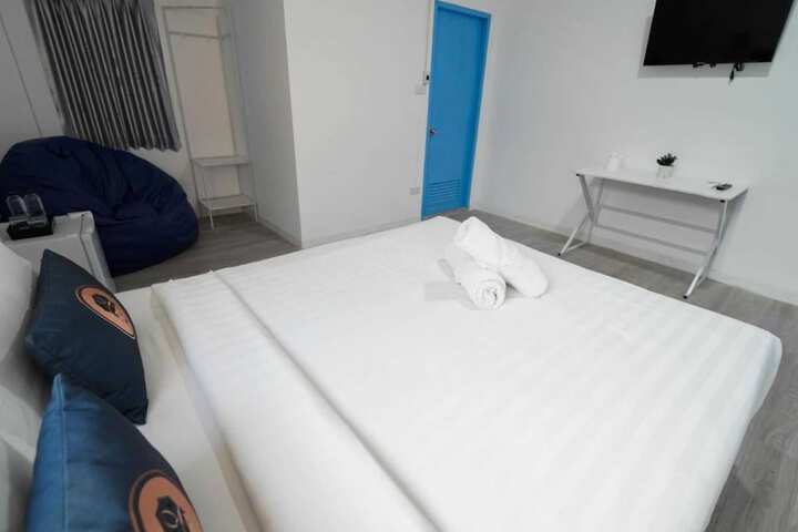 Room 8 of 25