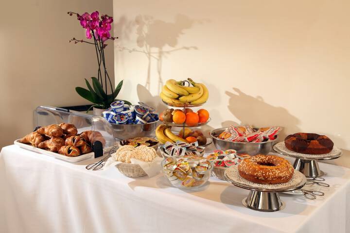 Breakfast/Coffee Service 28 of 37