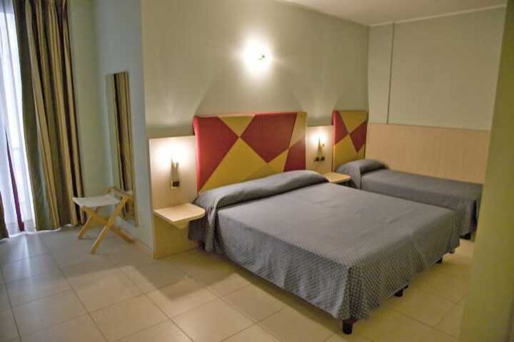 Room 27 of 90