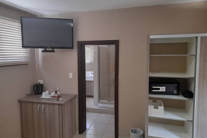 Room 9 of 23