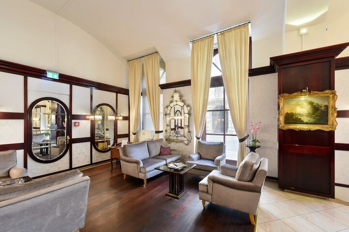 Guest Lobby