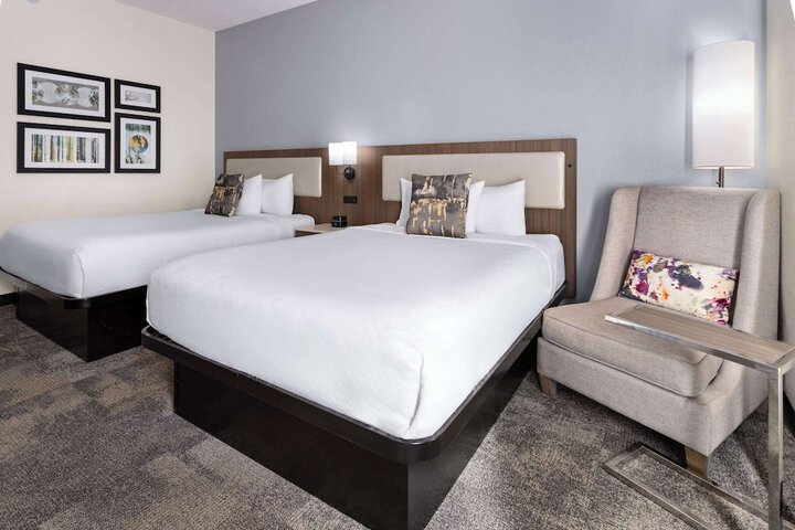 2 Double Beds (22 of 25)