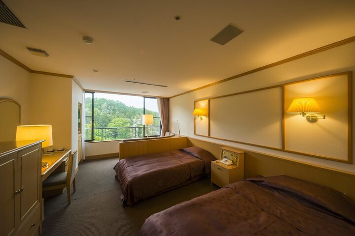 Room 5 of 84