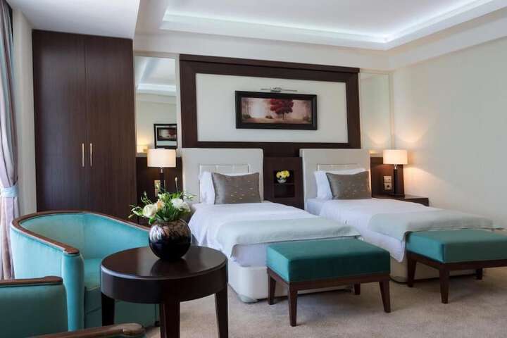 Room 10 of 111