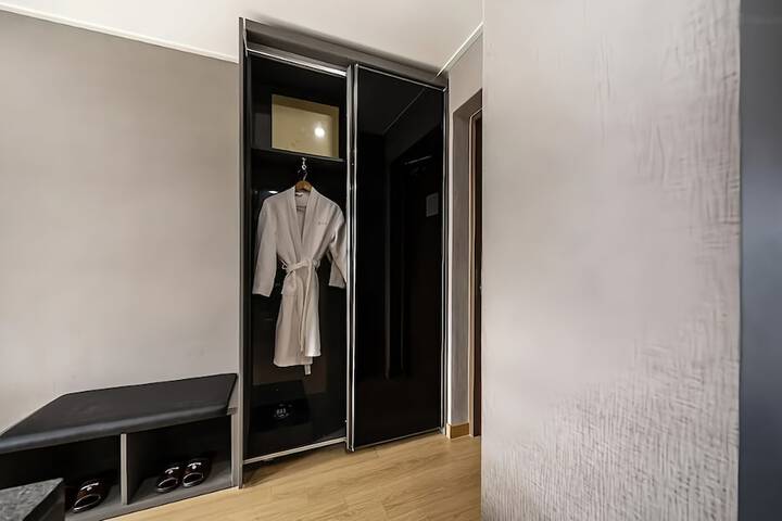 Room 12 of 42