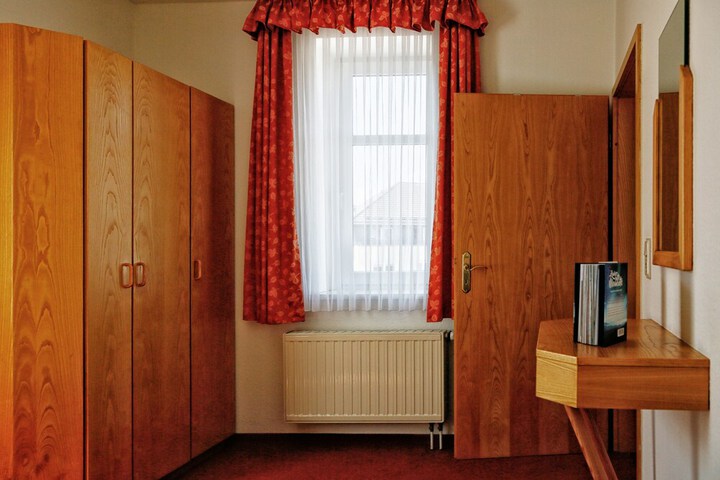 Room 13 of 63
