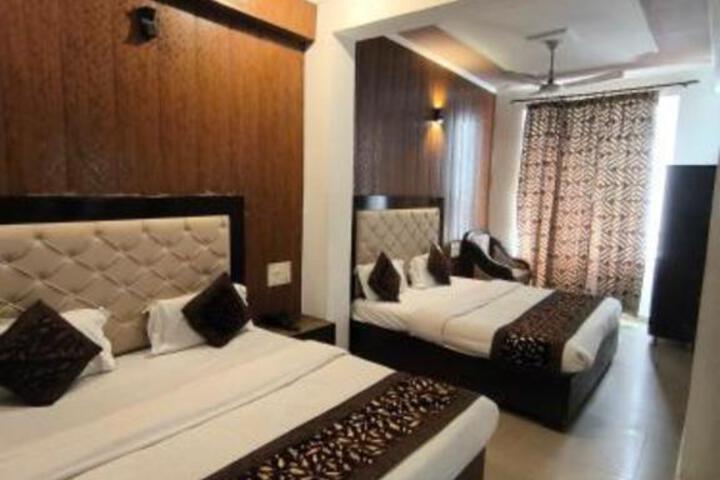 Hotel Aashray