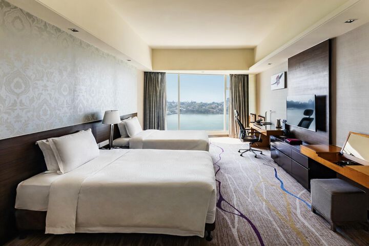 Room 15 of 104