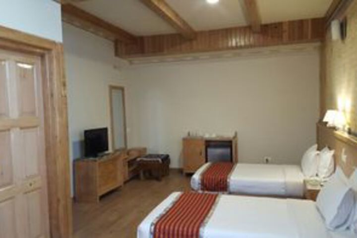 Room 6 of 10