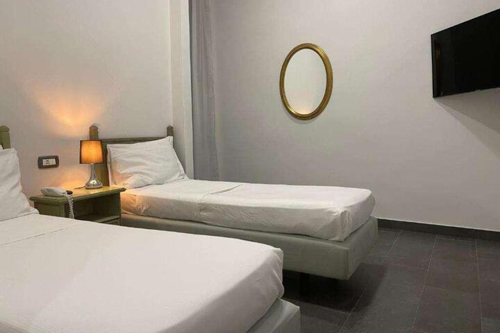 Room 4 of 34