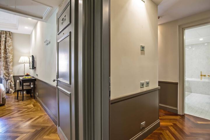 Room 42 of 78