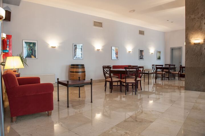 Entrance & Lobby