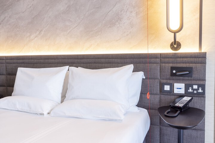 Room 10 of 94