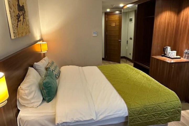 Room 10 of 51