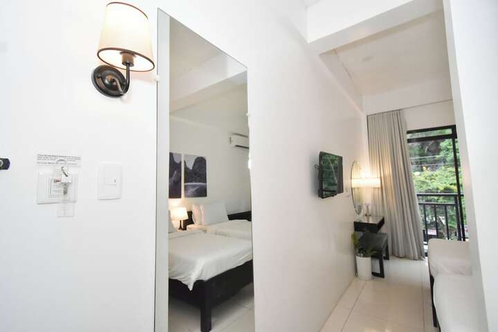 Room 11 of 37