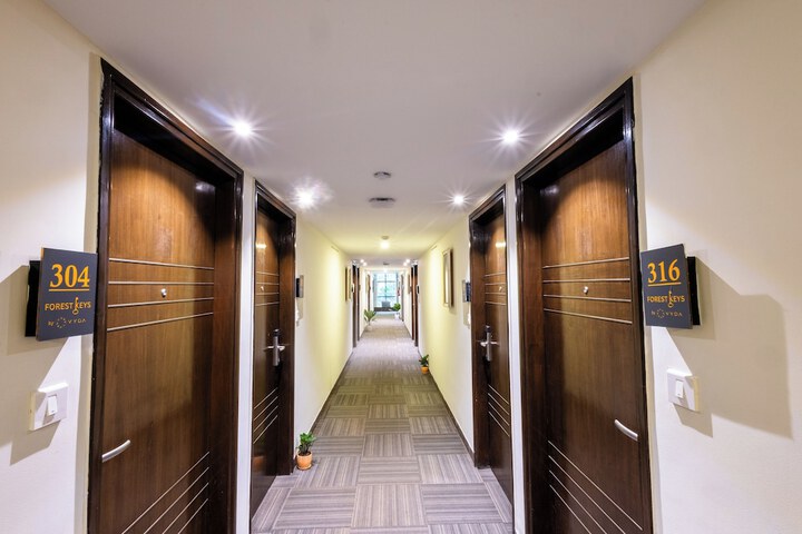 Ballroom/Hall 42 of 54