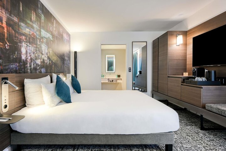 Room 9 of 120