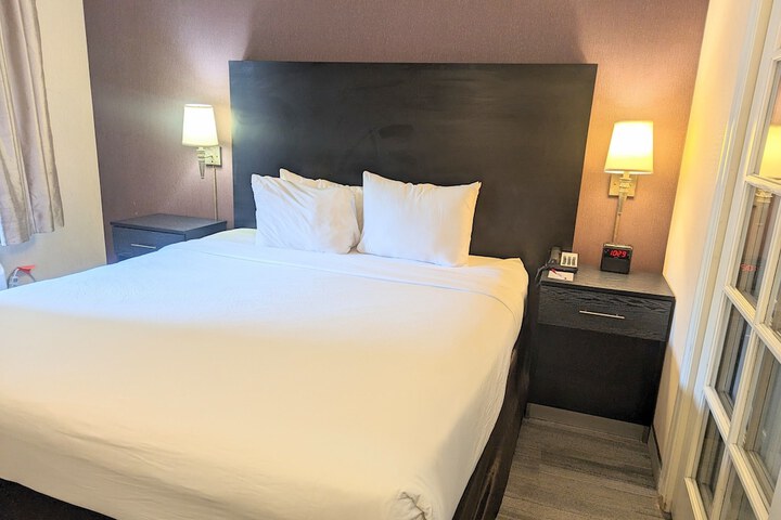 Room 4 of 19