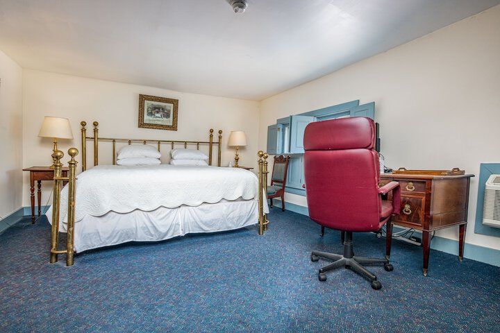 State Room King Bed (8 of 9)