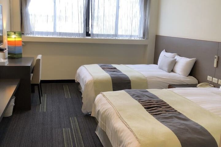 Room 5 of 48