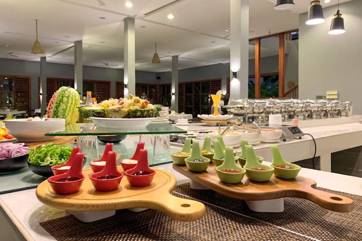 Dining 96 of 120