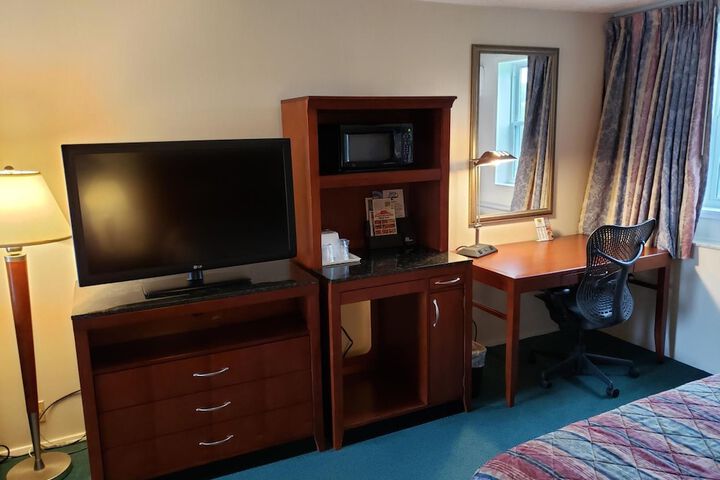 Room 18 of 37