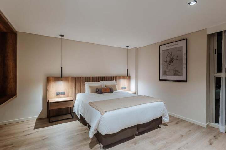 Room 4 of 12