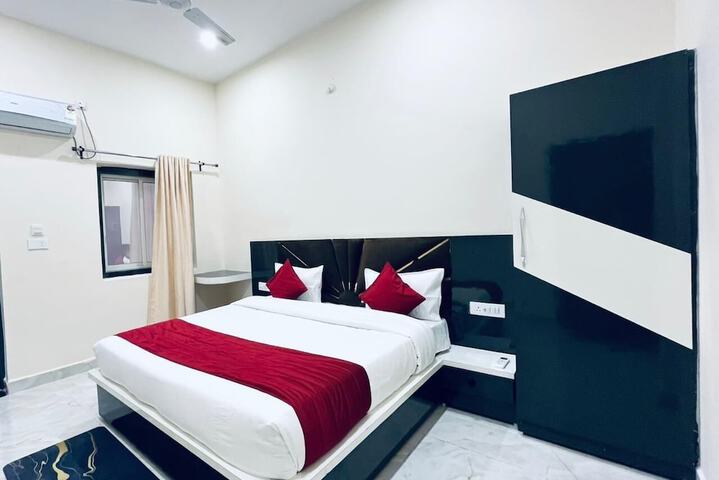Room 10 of 31