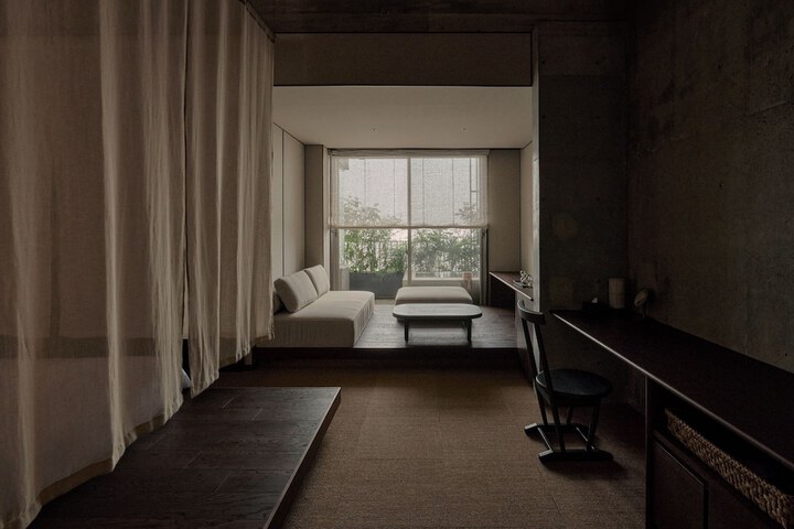Room 10 of 35