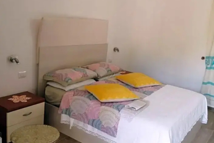 Room 4 of 6