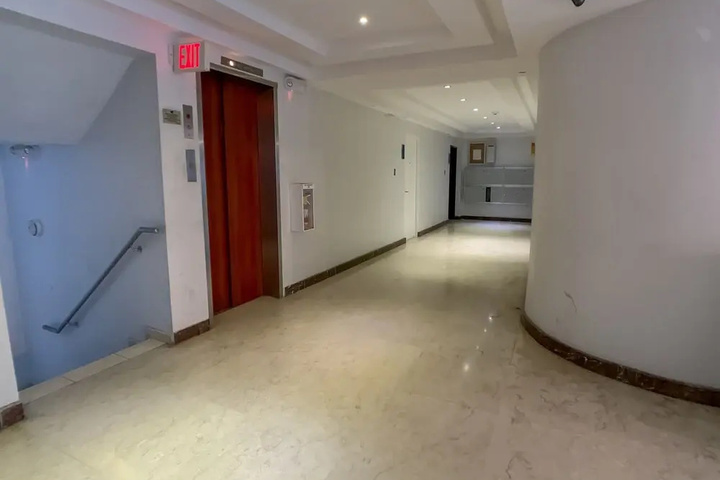 Room 8 of 12