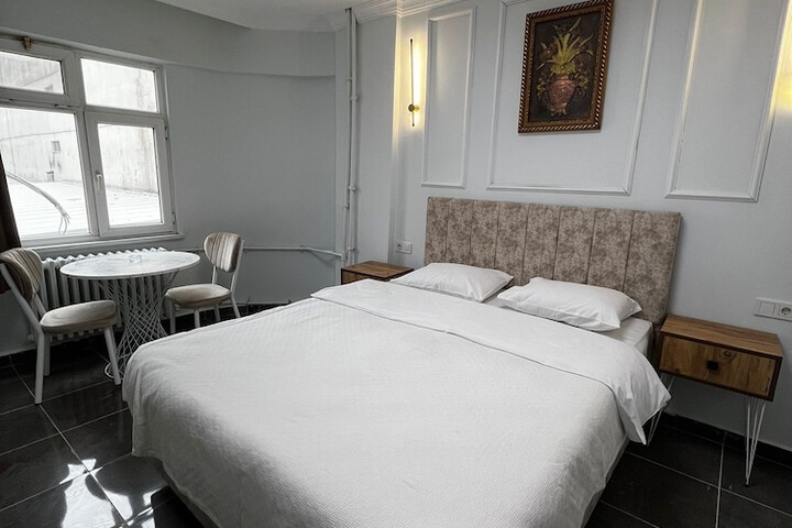 Room 2 of 11