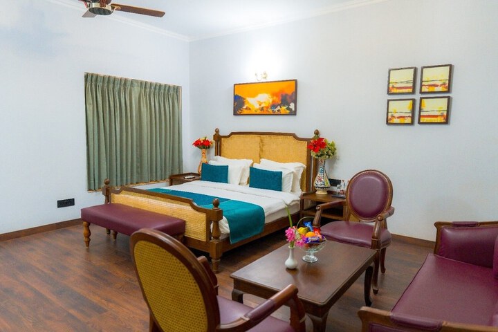 Room 4 of 28