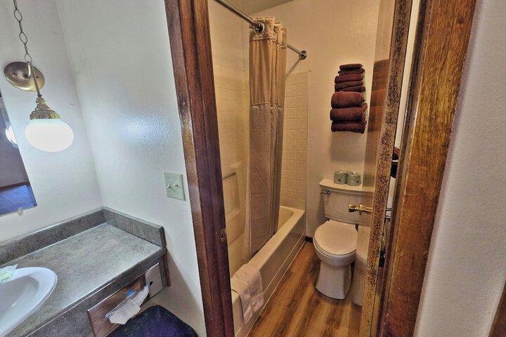 Room 100 of 183